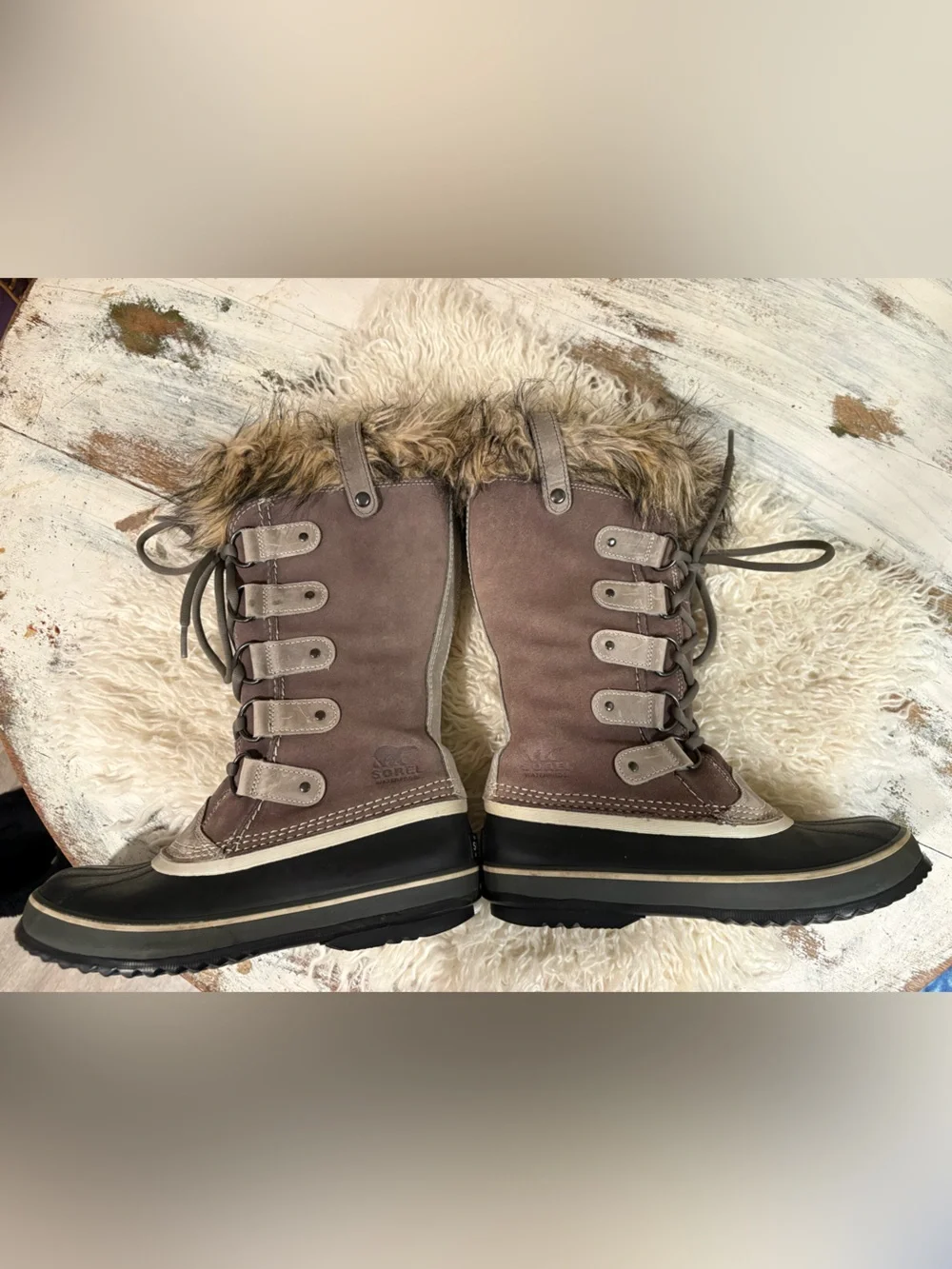 Sorel Women's Joan of Arctic winter boots in the Quarry/Black colorway 7.5